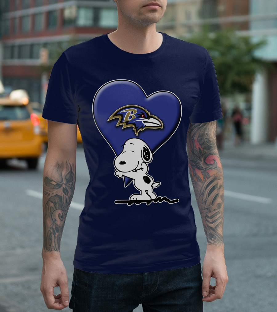 Snp V1 Baltimore Ravens Heart And Snoopy Hug T-Shirt