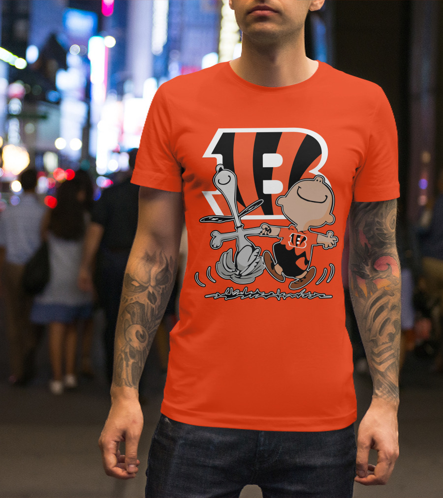 Cincinnati Bengals Peanuts Collaboration With Snoopy And Charlie Brown Dancing T-Shirt