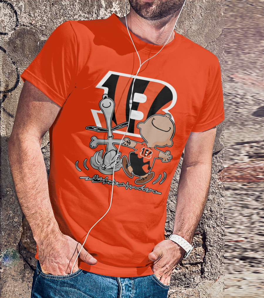 Cincinnati Bengals Peanuts Collaboration With Snoopy And Charlie Brown Dancing T-Shirt