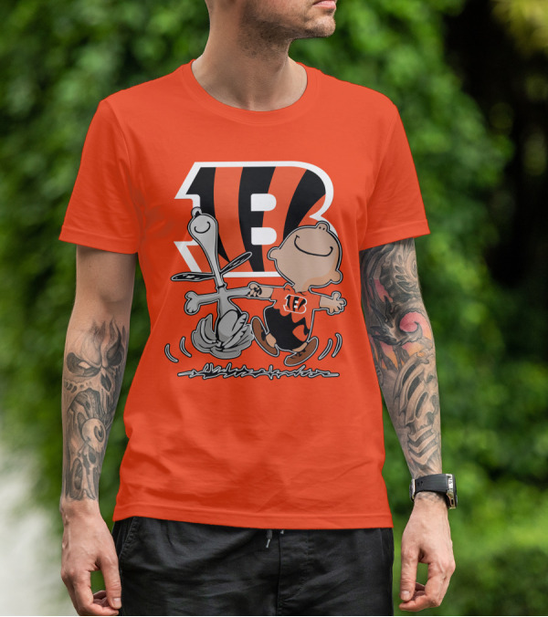 Cincinnati Bengals Peanuts Collaboration With Snoopy And Charlie Brown Dancing T-Shirt