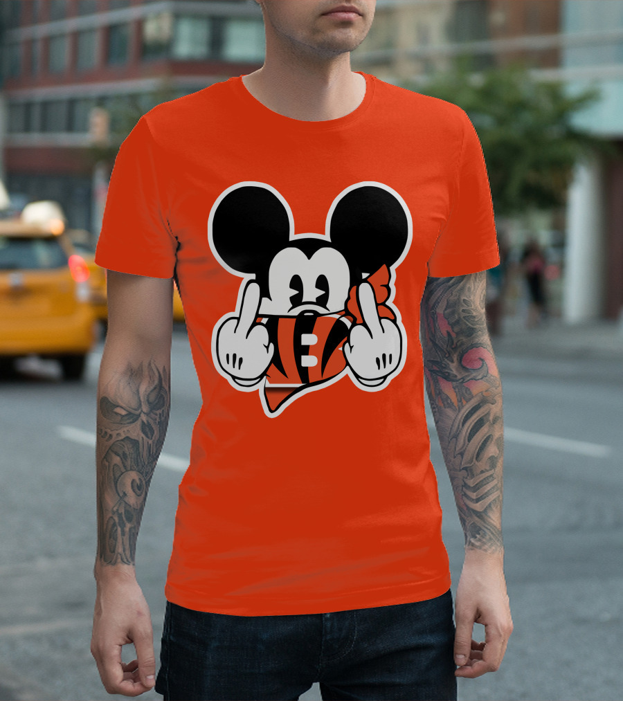 Cincinnati Bengals 29 Mickey Mouse Football Fan Gesture T-Shirt