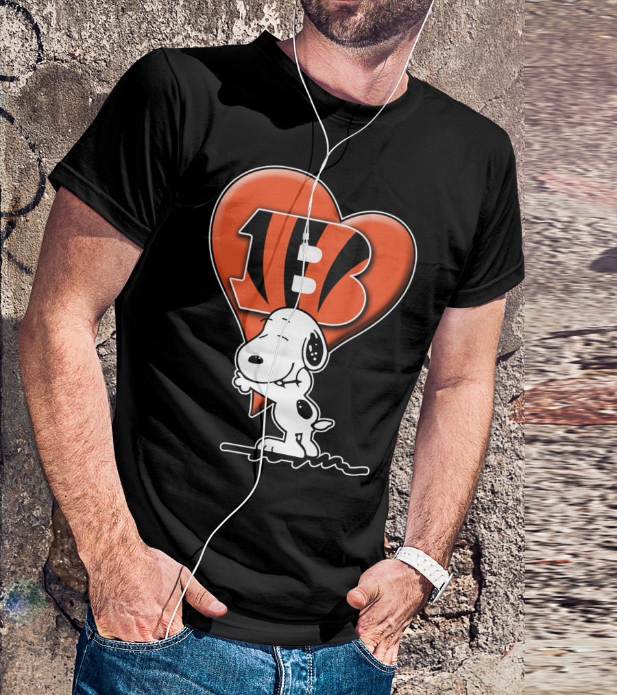 Snoopy Hugging Cincinnati Bengals Heart T-Shirt