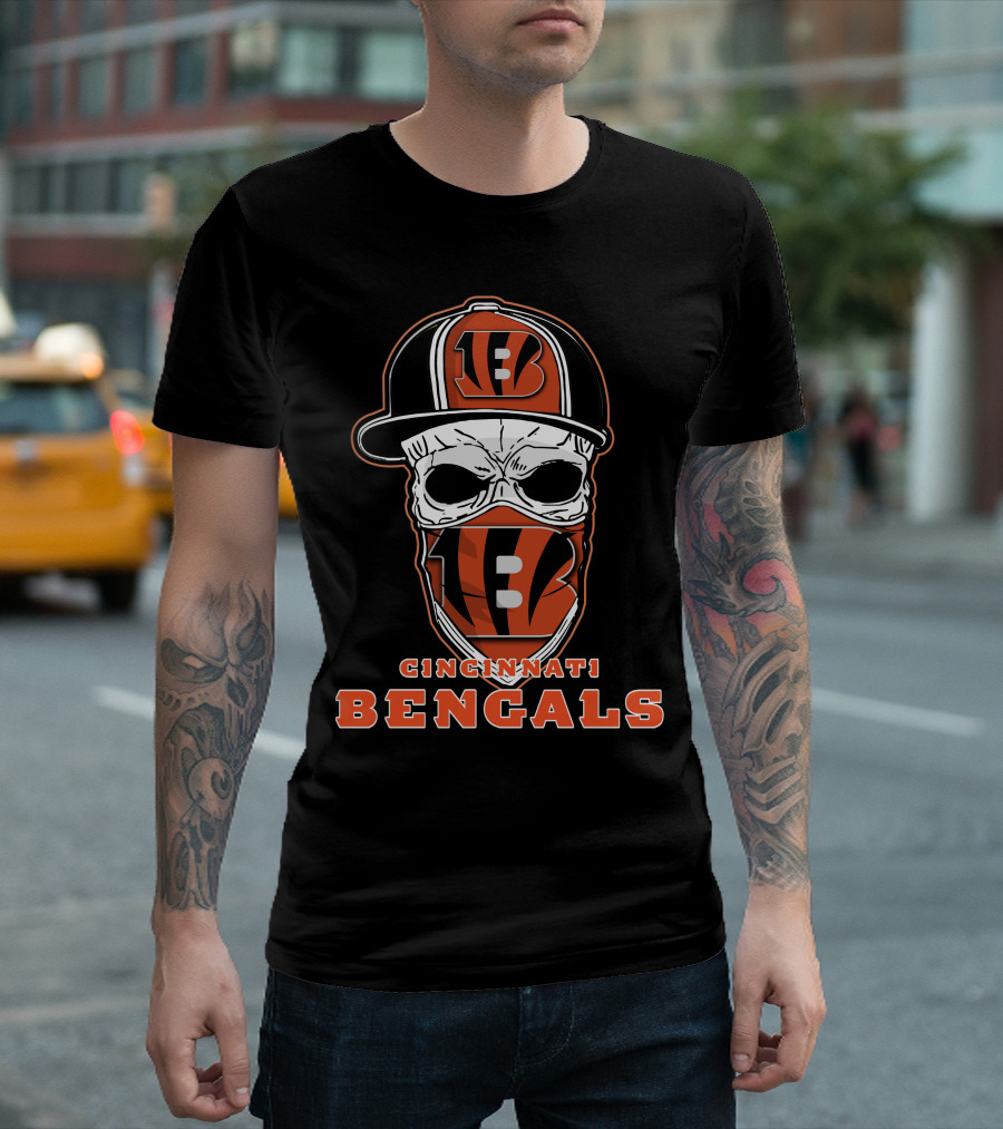 CINCINNATI BENGALS Skull Wearing Logo Hat And Bandana T-Shirt