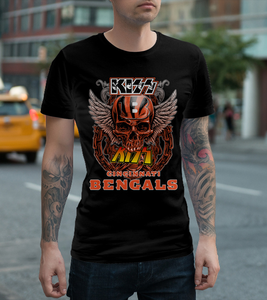 Kiss Cincinnati Bengals Winged Skull Helmet Chain T-Shirt