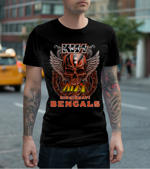 Kiss Cincinnati Bengals Winged Skull Helmet Chain T-Shirt