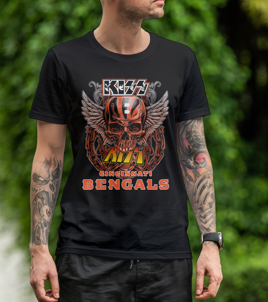 Kiss Cincinnati Bengals Winged Skull Helmet Chain T-Shirt