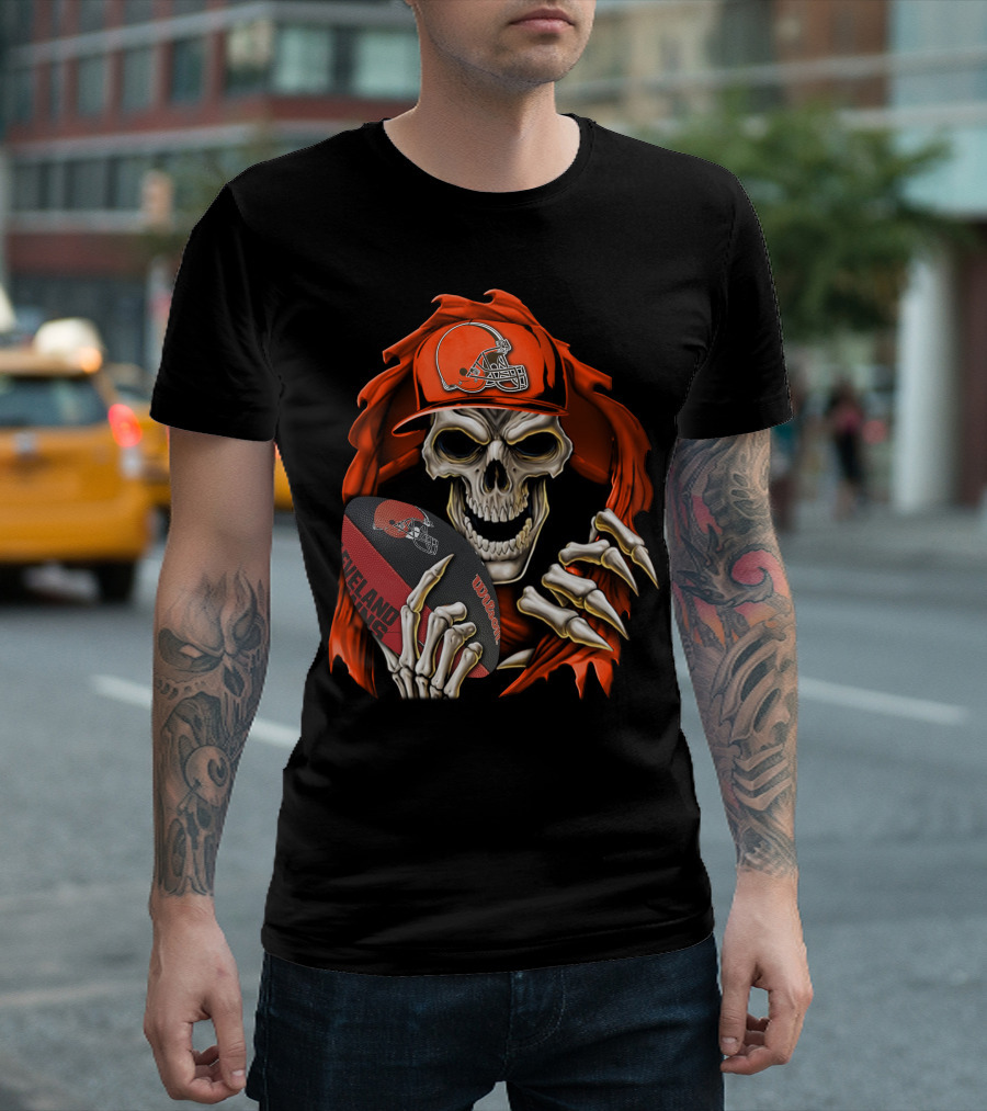 Skullbong Cleveland Browns Skeleton Holding Football T-Shirt