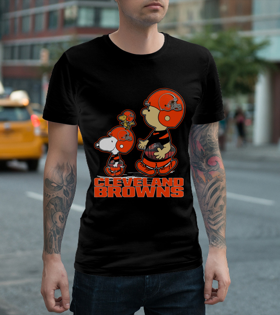 Snpfootball CLEVELAND BROWNS Peanuts Characters Football Helmets T-Shirt