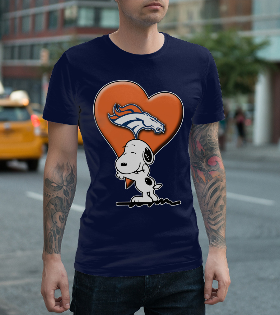 Snp V1 Denver Broncos Snoopy Hugging Heart T-Shirt