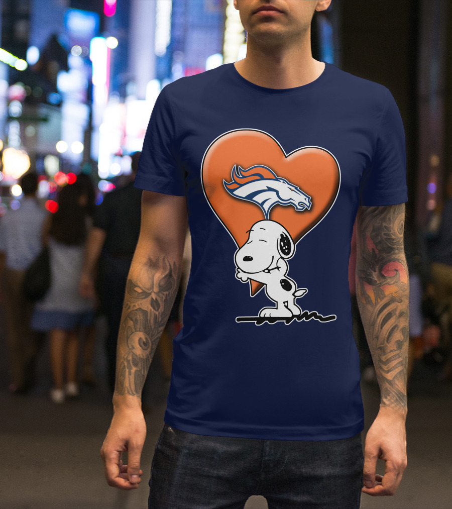 Snp V1 Denver Broncos Snoopy Hugging Heart T-Shirt