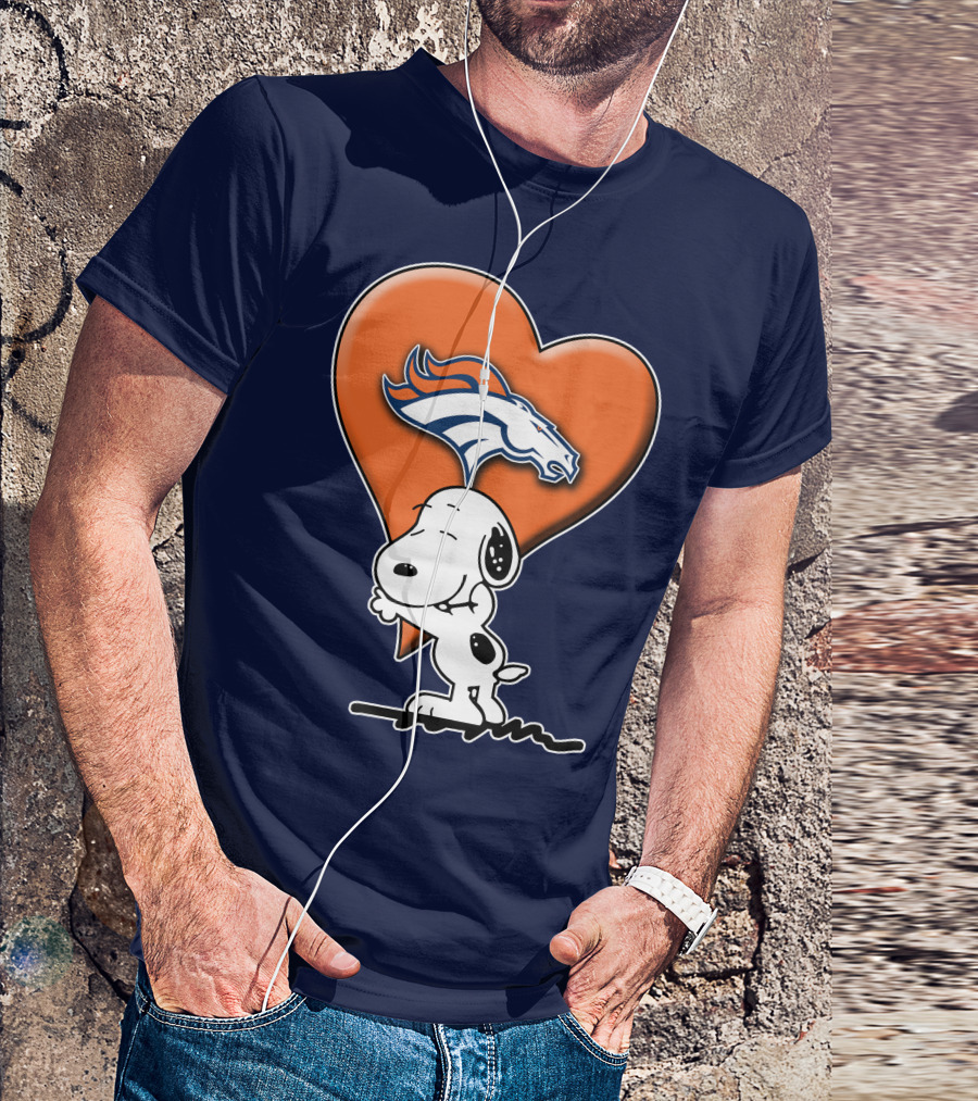 Snp V1 Denver Broncos Snoopy Hugging Heart T-Shirt