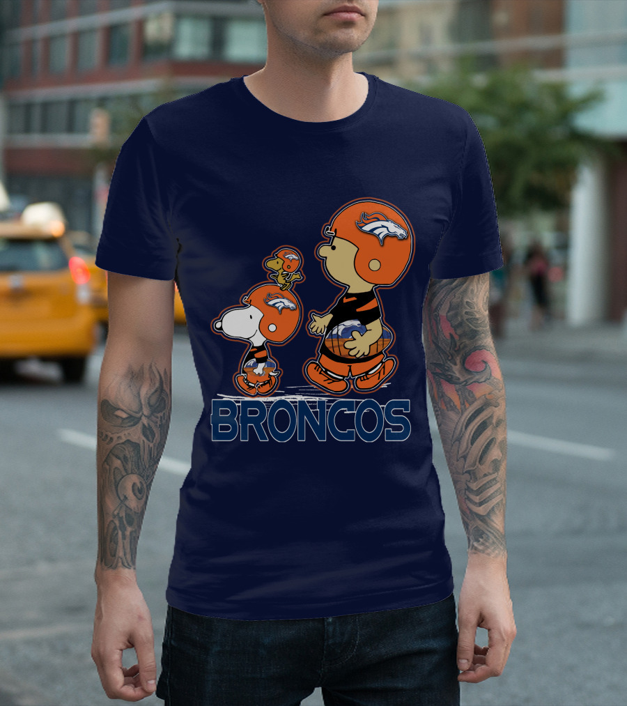 Snpfootball Denver Broncos Peanuts Characters Helmet T-Shirt