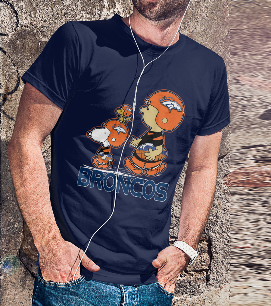 Snpfootball Denver Broncos Peanuts Characters Helmet T-Shirt