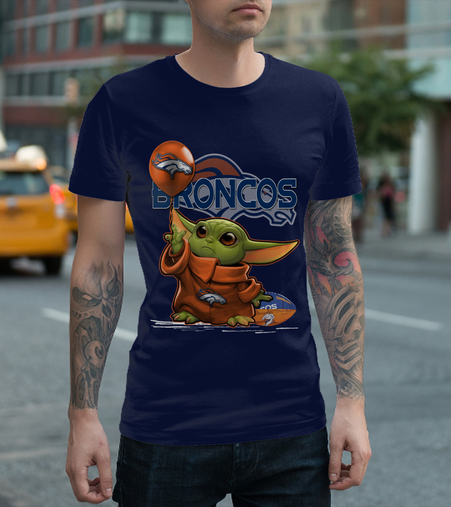 Yoda V1 Denver Broncos Alien Holding Balloon And Football T-Shirt