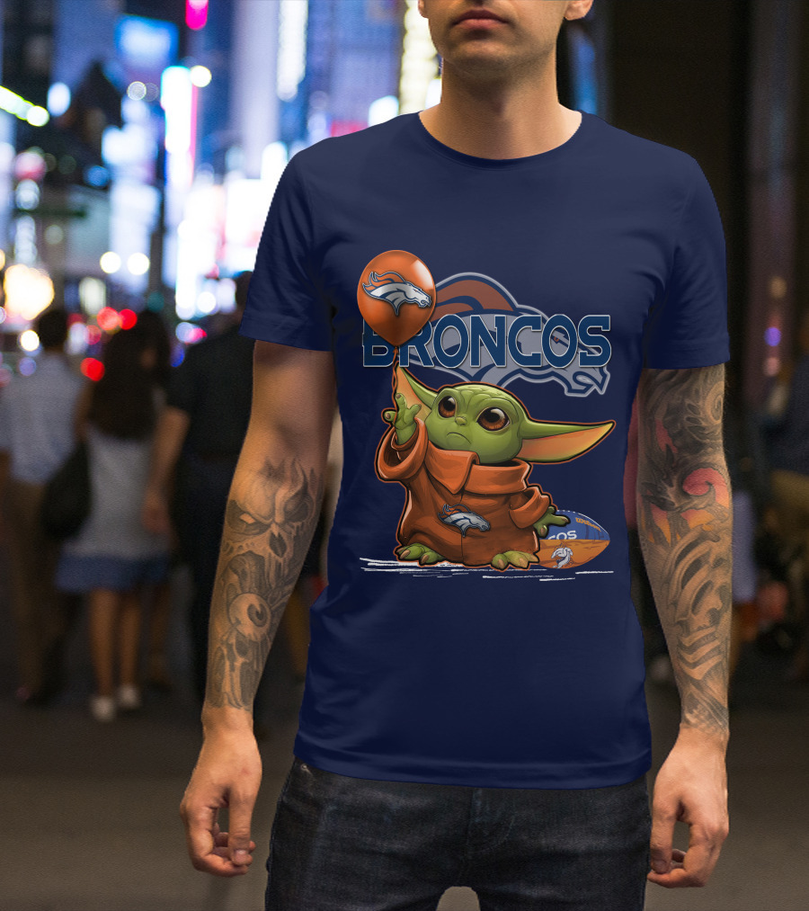 Yoda V1 Denver Broncos Alien Holding Balloon And Football T-Shirt