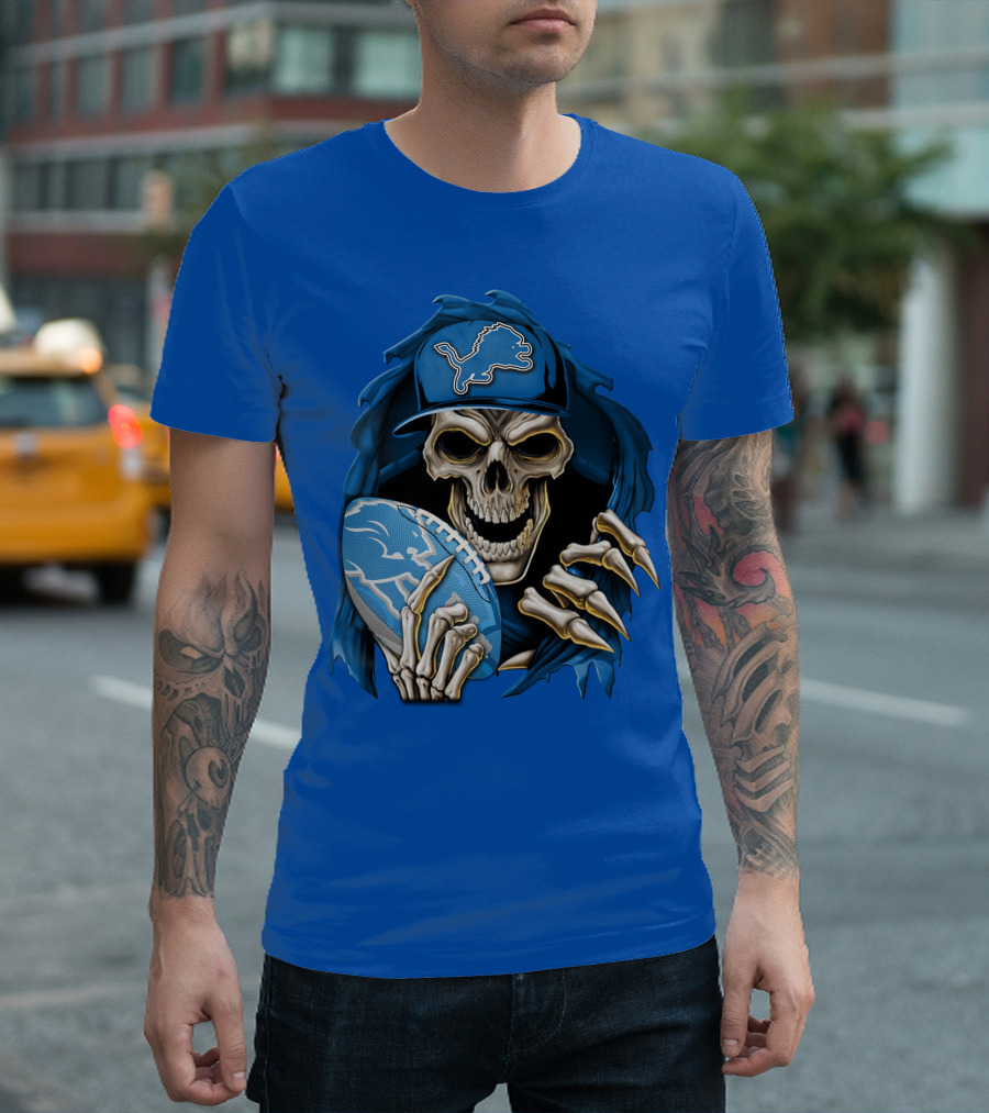 Skullbong Detroit Lions Skeleton Holding Football In Detroit Lions Cap T-Shirt