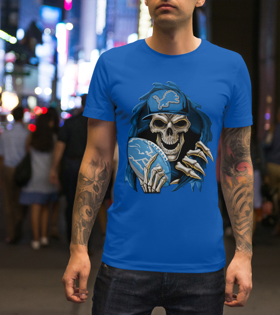 Skullbong Detroit Lions Skeleton Holding Football In Detroit Lions Cap T-Shirt
