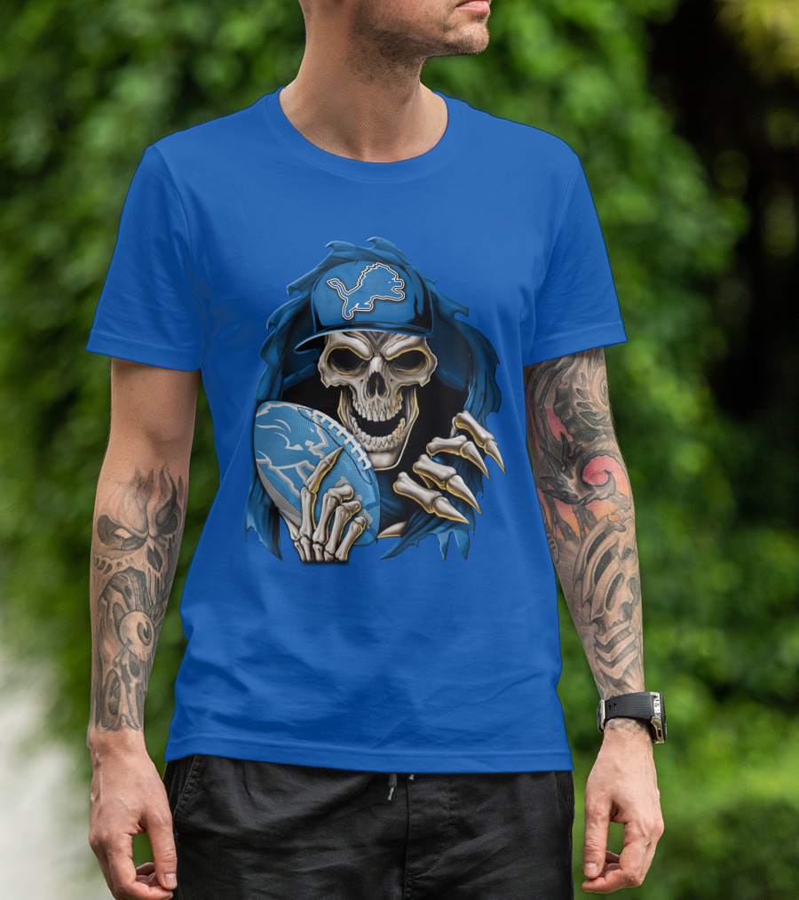Skullbong Detroit Lions Skeleton Holding Football In Detroit Lions Cap T-Shirt