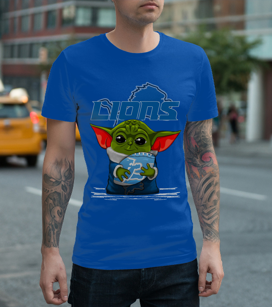 Yoda Holding Football DETROIT LIONS T-Shirt