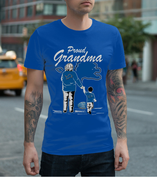 Proud Grandma Detroit Lions Fan With Child And Football With Lion T-Shirt