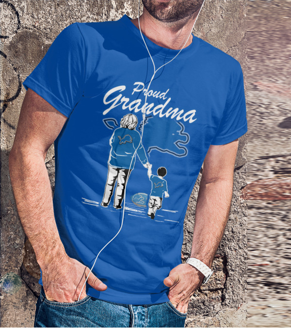 Proud Grandma Detroit Lions Fan With Child And Football With Lion T-Shirt