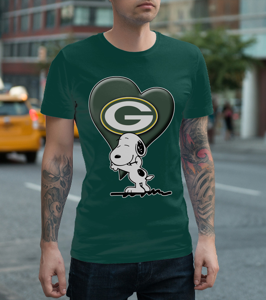 Snoopy Hugging Heart With Green Bay Packers T-Shirt