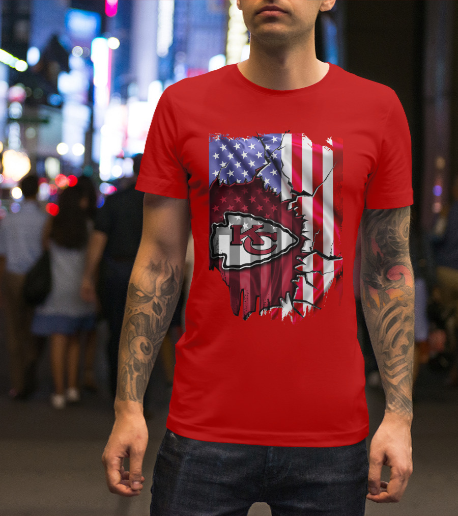 Kansas City Chiefs Logo With American Flag Background T-Shirt