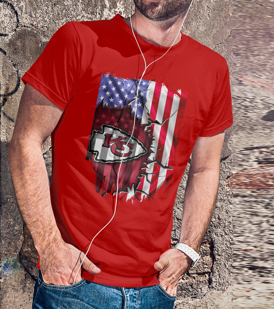 Kansas City Chiefs Logo With American Flag Background T-Shirt