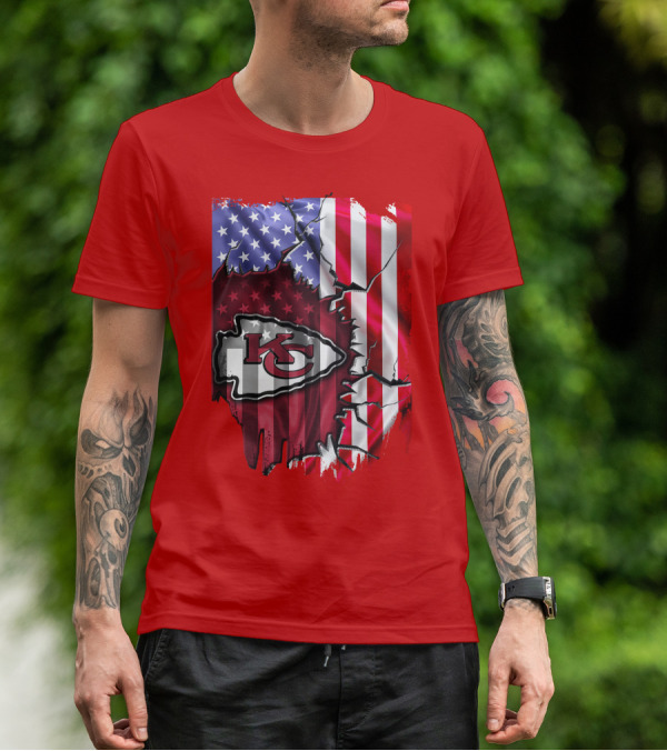 Kansas City Chiefs Logo With American Flag Background T-Shirt