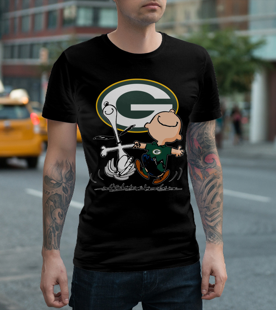 Snoopy And Charlie Brown Dancing Green Bay Packers T-Shirt