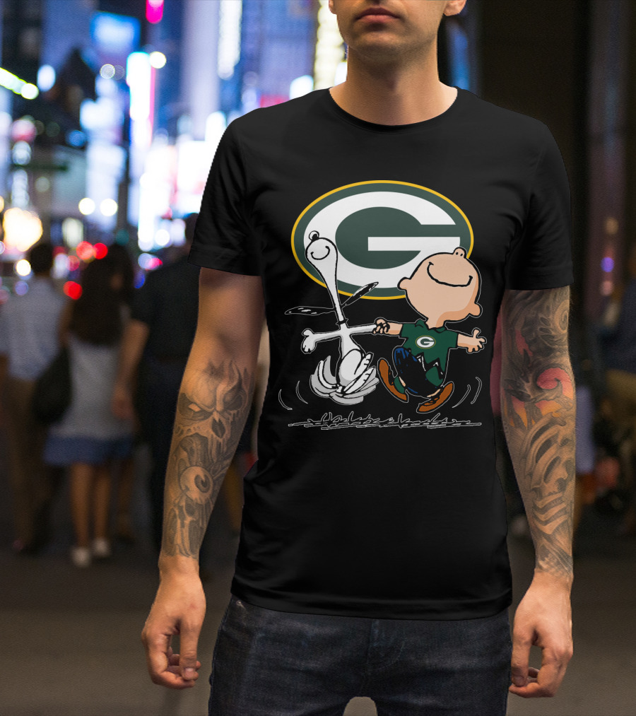 Snoopy And Charlie Brown Dancing Green Bay Packers T-Shirt