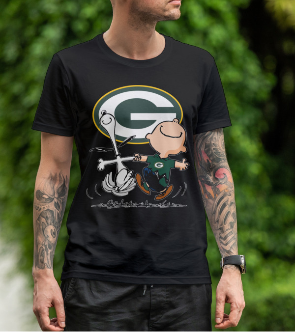 Snoopy And Charlie Brown Dancing Green Bay Packers T-Shirt