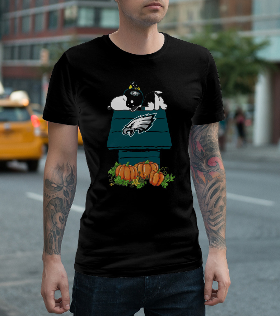 Philadelphia Eagles Snoopy Pumpkin Doghouse T-Shirt