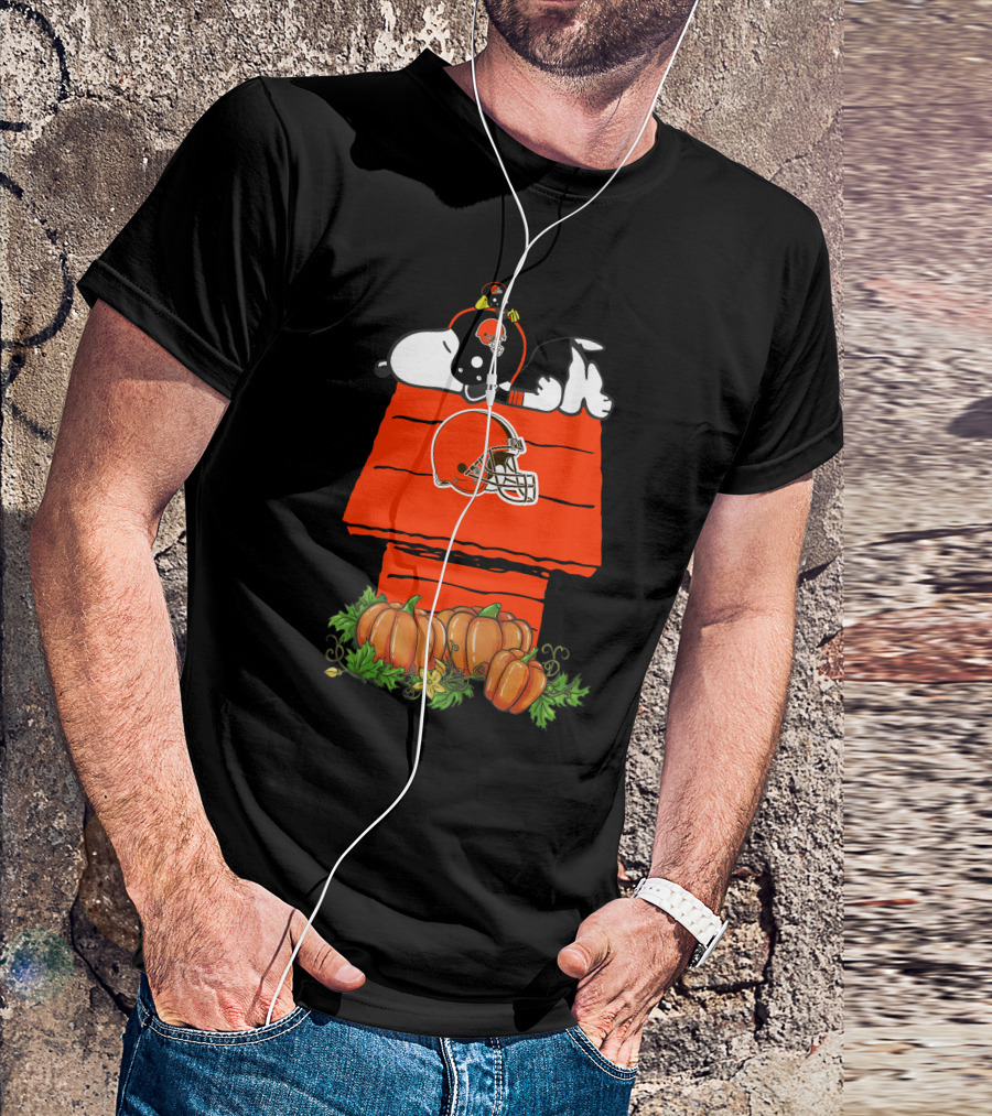 Cleveland Browns Snoopy Pumpkin Halloween Football Doghouse T-Shirt