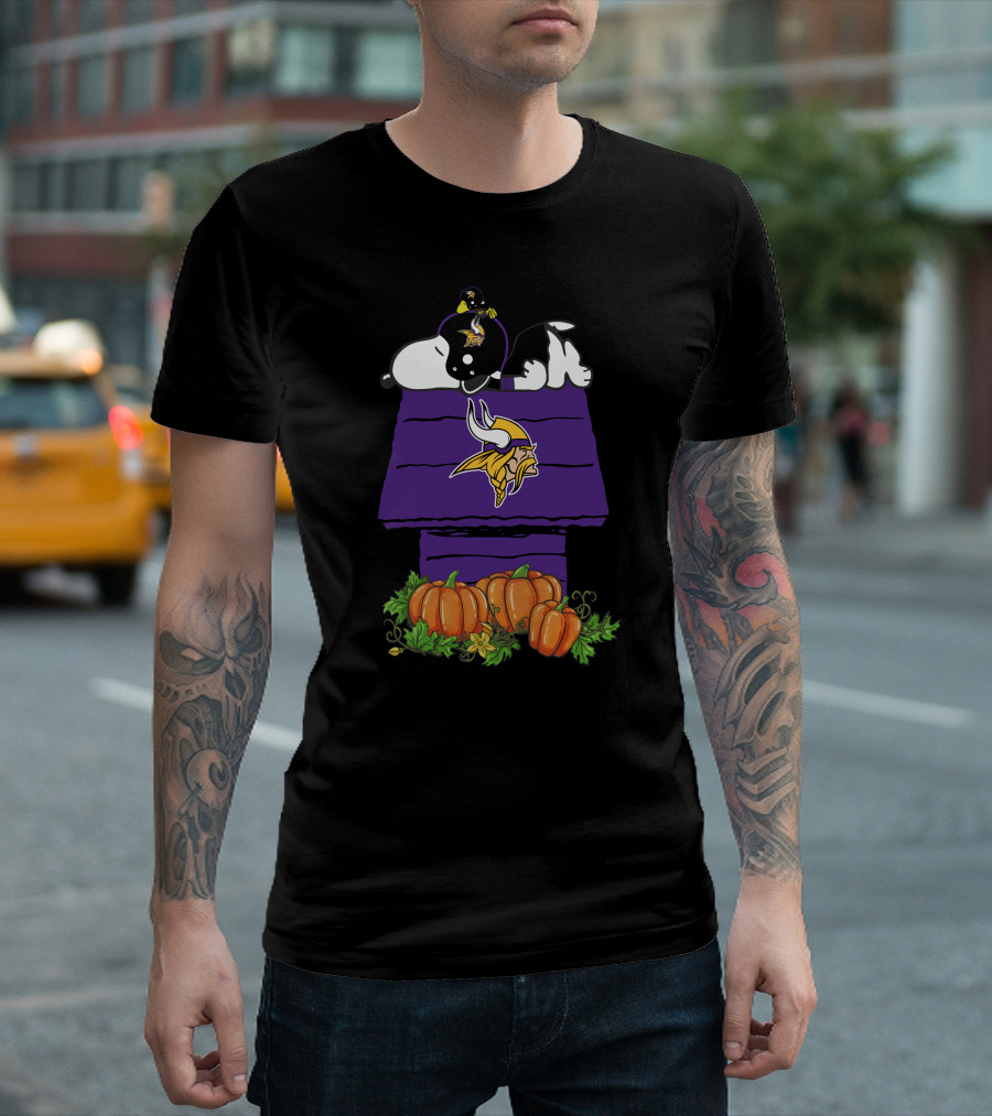 Minnesota Vikings Snoopy Doghouse Pumpkins T-Shirt