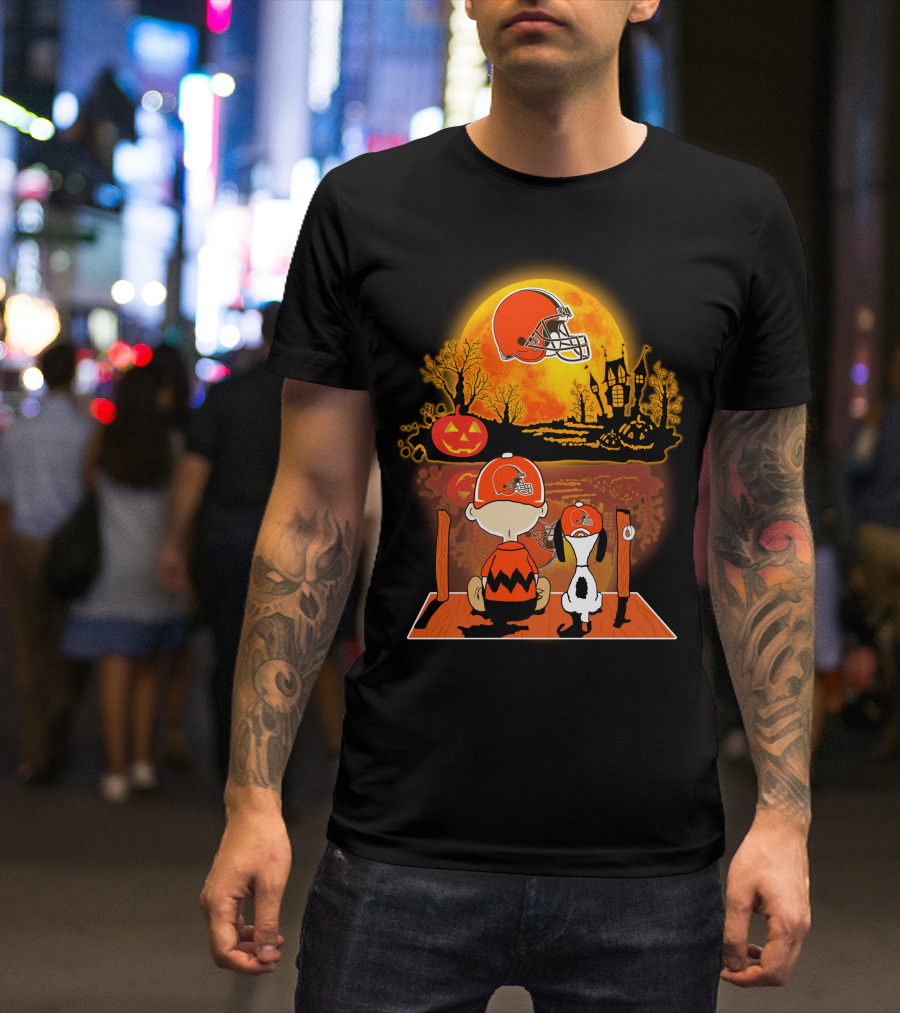 Cleveland Browns Halloween Snoopy Charlie Brown Pumpkin Moon Scene T-Shirt