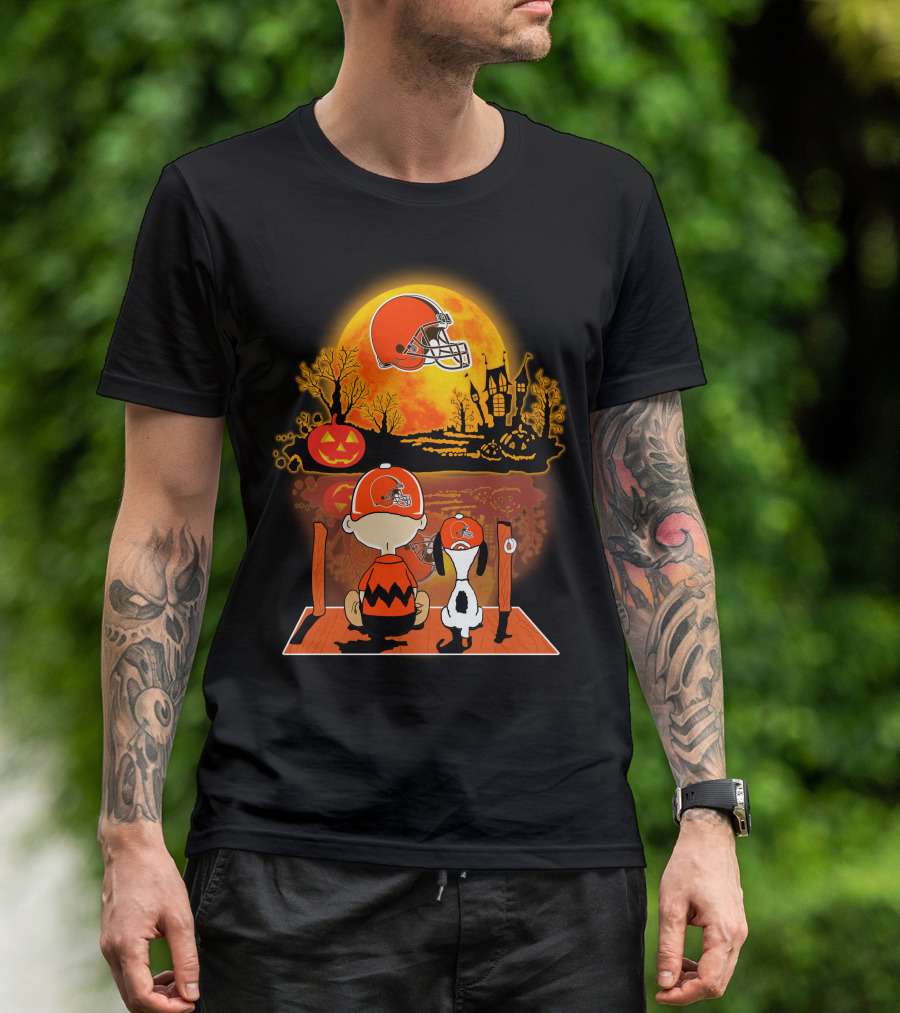 Cleveland Browns Halloween Snoopy Charlie Brown Pumpkin Moon Scene T-Shirt