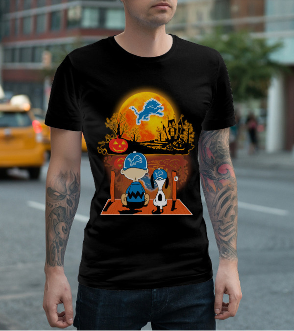 Detroit Lions Snoopy Charlie Brown Halloween Pumpkin Moon Scene T-Shirt