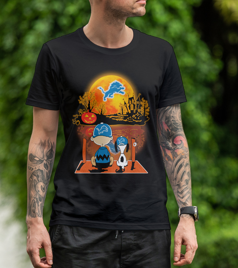Detroit Lions Snoopy Charlie Brown Halloween Pumpkin Moon Scene T-Shirt