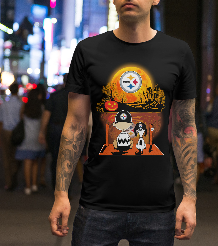 Pittsburgh Steelers Snoopy Charlie Brown Halloween Pumpkin Moon House T-Shirt