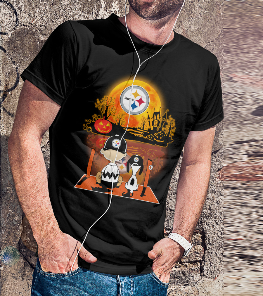 Pittsburgh Steelers Snoopy Charlie Brown Halloween Pumpkin Moon House T-Shirt
