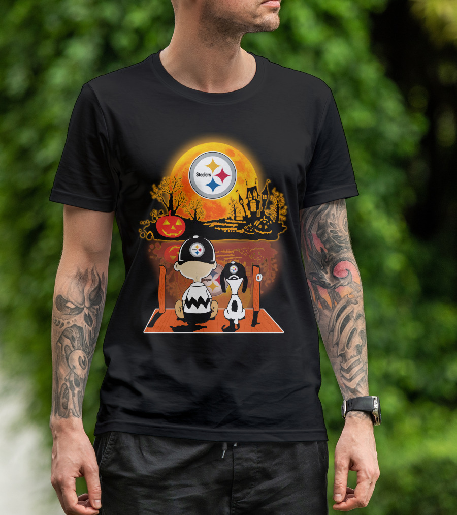 Pittsburgh Steelers Snoopy Charlie Brown Halloween Pumpkin Moon House T-Shirt