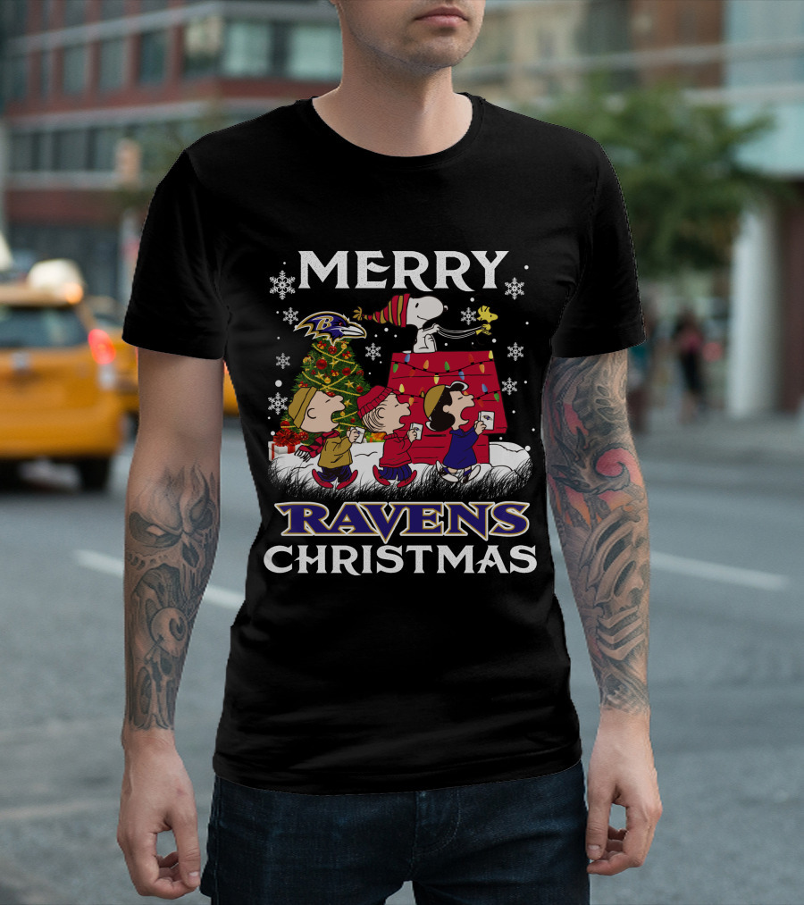 Baltimore Ravens Snoopy Merry Christmas Peanuts Lucy Linus Woodstock T-Shirt