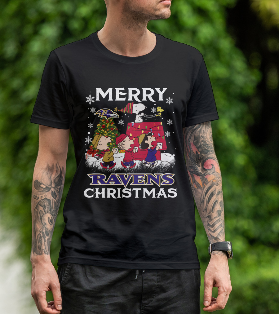 Baltimore Ravens Snoopy Merry Christmas Peanuts Lucy Linus Woodstock T-Shirt