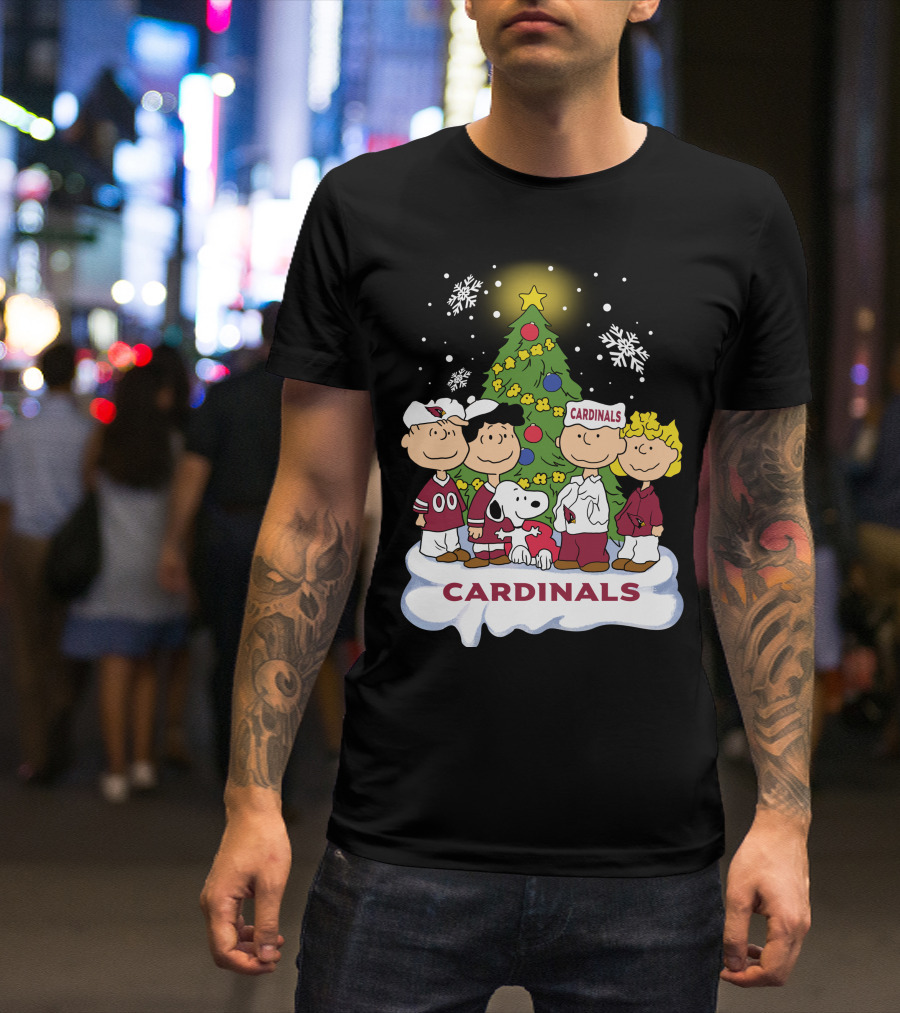 Snoopy Cardinals Christmas Peanuts Gang T-Shirt