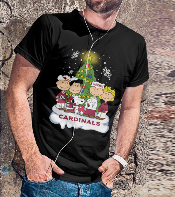 Snoopy Cardinals Christmas Peanuts Gang T-Shirt