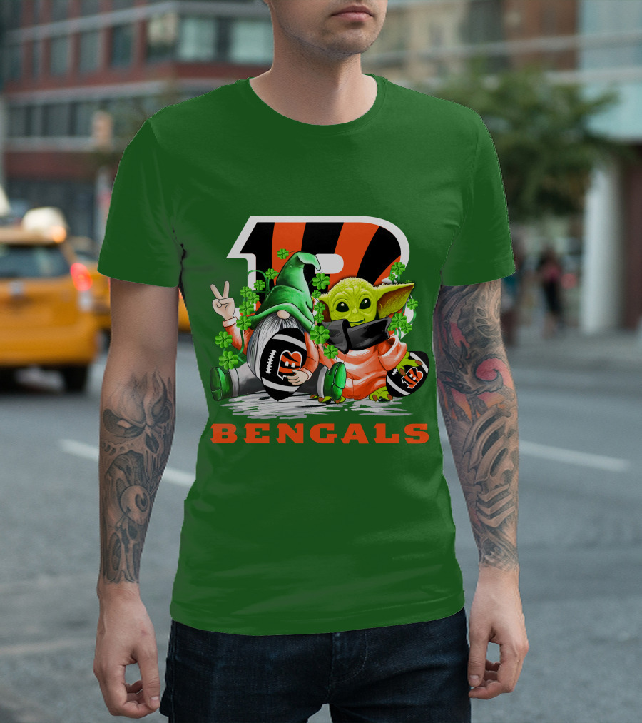 Cincinnati Bengals St. Patrick's Day Gnome And Baby Yoda Football T-Shirt