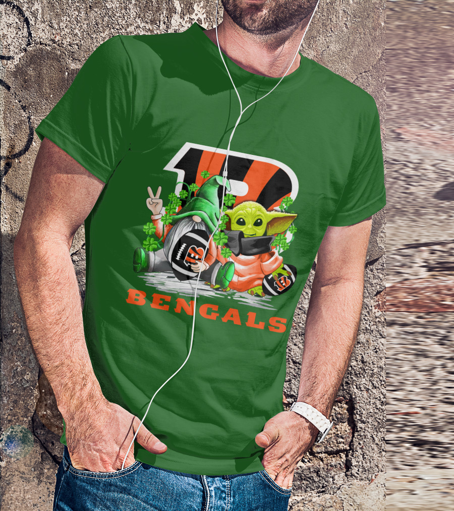Cincinnati Bengals St. Patrick's Day Gnome And Baby Yoda Football T-Shirt
