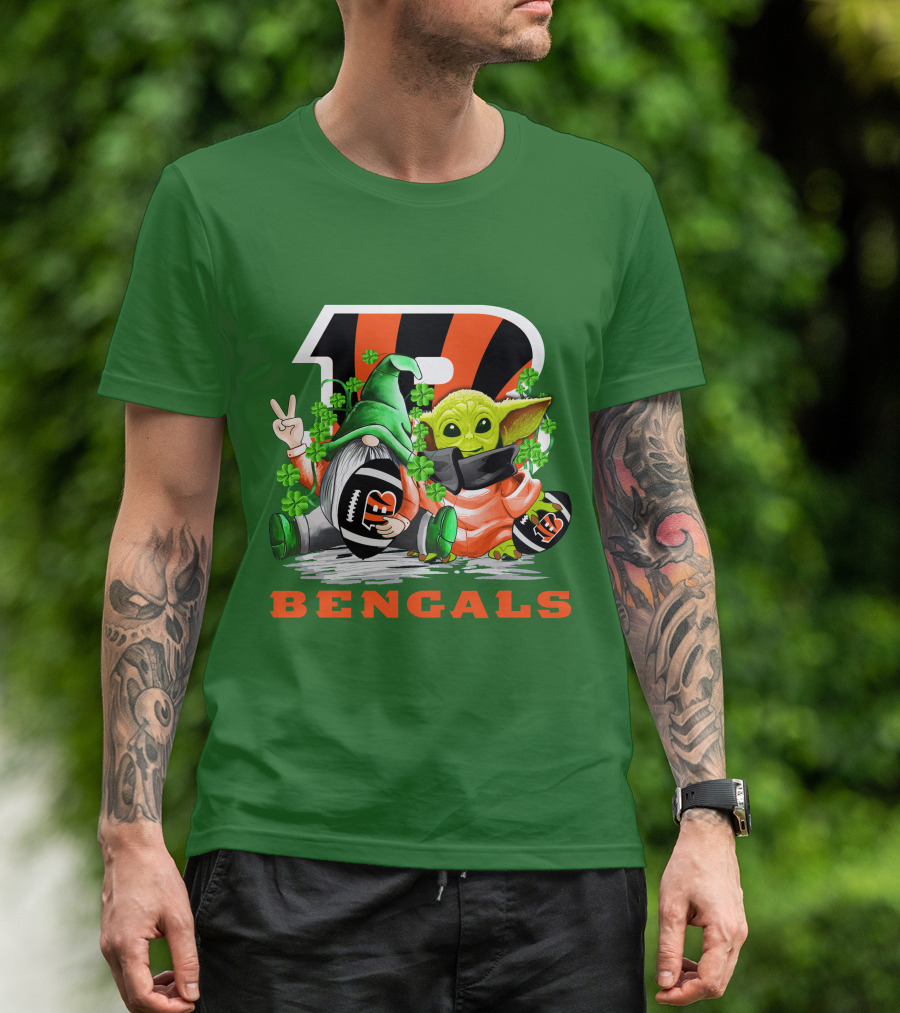 Cincinnati Bengals St. Patrick's Day Gnome And Baby Yoda Football T-Shirt