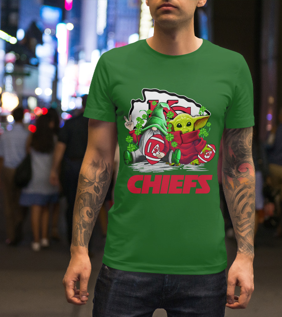 Kansas City Chiefs St. Patrick's Day Football Gnome And Baby Alien T-Shirt
